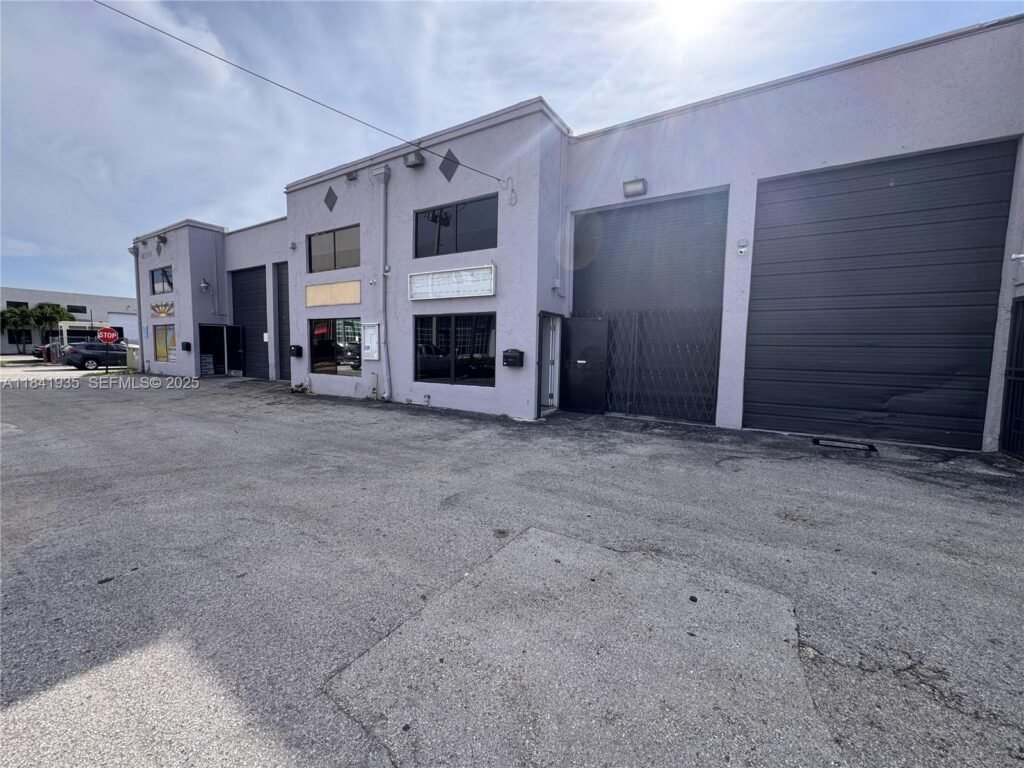 Commercial warehouses for lease in Miami