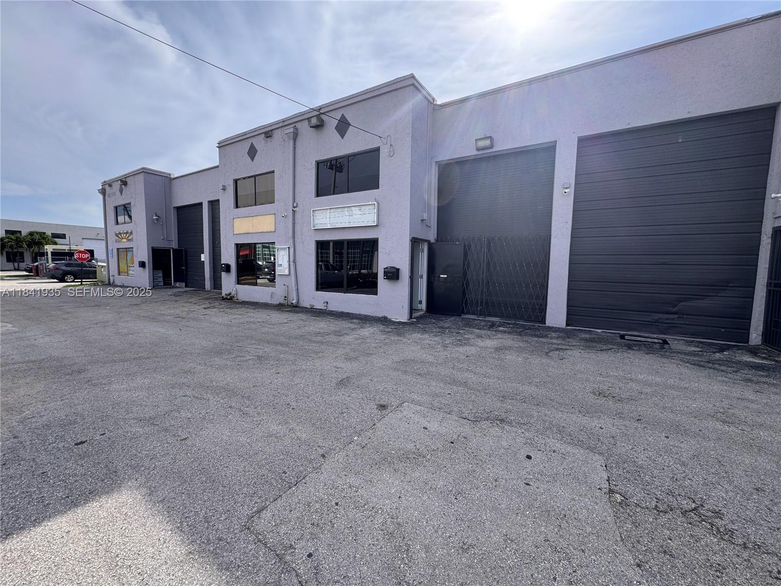 Commercial warehouses for lease in Miami